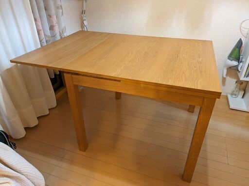 IKEA　ﾀﾞｲﾆﾝｸﾞﾃｰﾌﾞﾙ　BJURSTA