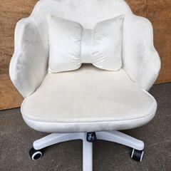 ホワイトの椅子