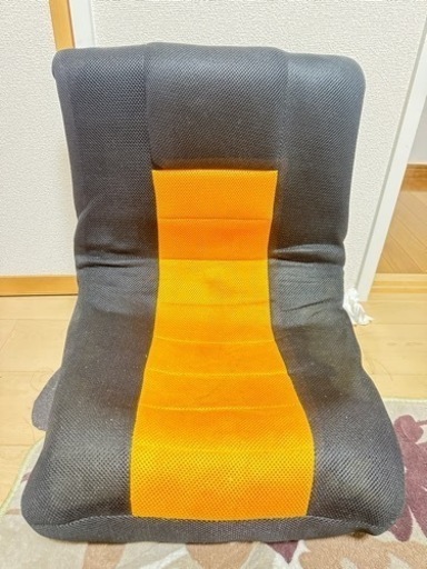 身体にフィットする肉厚座椅子. 360度回転