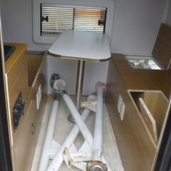 仮設の部屋にハイラックス用トラックキャンパー　後載せシェル　避難部屋にも。