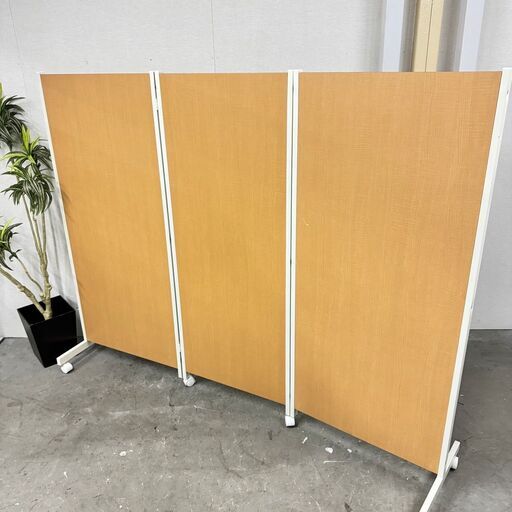 15906   キャスター付き3つ折りパーテーション   ◆大阪市内・東大阪市他 5,000円以上ご購入で無料配達いたします！◆ ※京都・高槻・枚方方面◆神戸・西宮・尼崎方面◆奈良方面、大阪南部方面　それぞれ条件付き無料配送あり！
