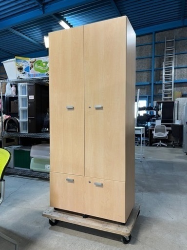 ☆激安オフィス家具!!☆ 鍵付き 木製 キャビネット 書棚