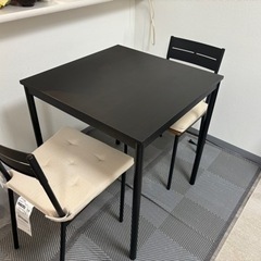 IKEAのテーブルとイス譲ります。