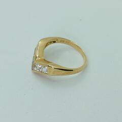 美品 K18 ホワイトサファイヤリング 11号 3.2g V型