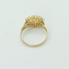 美品 K18 ホワイトサファイヤリング 11号 3.0g フラワーモチーフ　花型