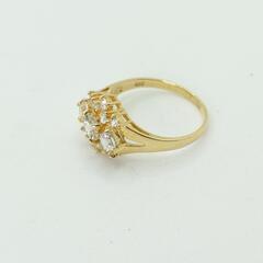 美品 K18 ホワイトサファイヤリング 11号 3.0g フラワーモチーフ　花型