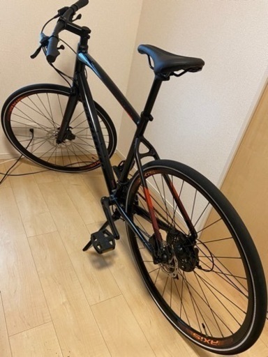 【決まりました】スペシャライズド　SIRRUS3.0 ブラック　L SPECIALIZED