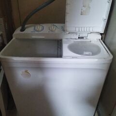 ２層式の洗濯機です。