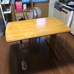 無料ダイニングテーブル(折りたたみ式)