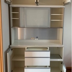 パモウナのキッチンボード(食器棚)