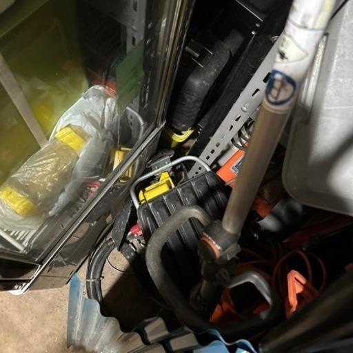 背負式の草刈機‼️山の斜面で大活躍‼️