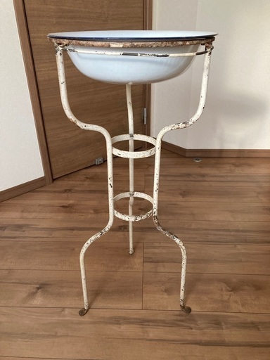 古道具　ホーロー洗面器とスタンド