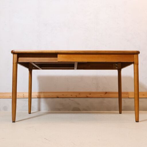 飛騨高山の家具メーカー日進木工(nissin)の伸長式ダイニングテーブル  