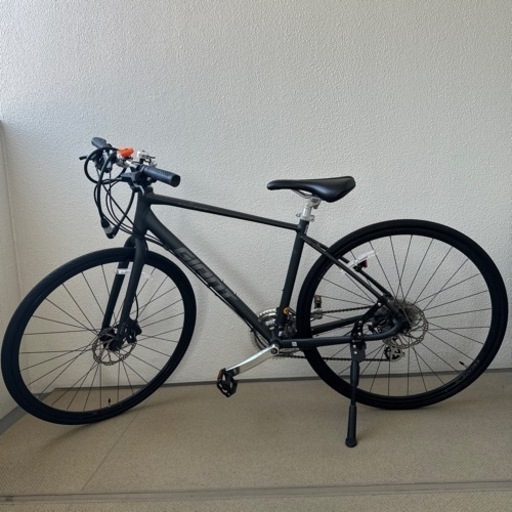 giant escape S クロスバイク　自転車　マットブラック