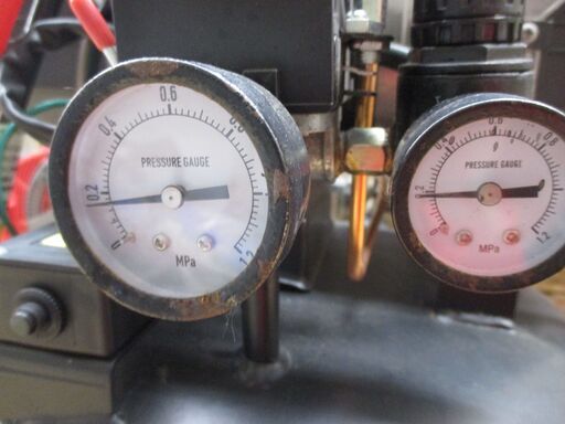 アストロ AP041022 コンプレッサー 中古品 ※動作問題無しですが音が