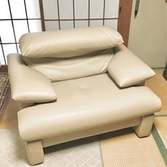 ほぼ未使用1人掛けソファ（東京インテリア)