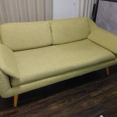 グリーン色のソファー