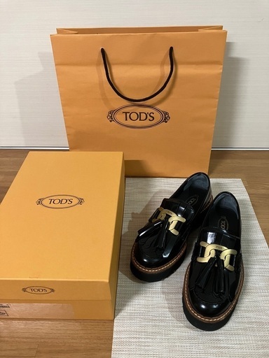 メルカリで5万で出品中　TOD'S トッズ ケイト ローファー 23.5