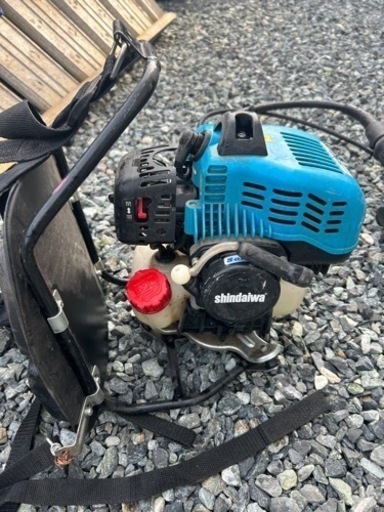 年末特価☆ shindayiwa背引きスタート 背負式刈払機 イセキ らくらく  