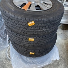 キャラバンスタッドレスタイヤ(中古)