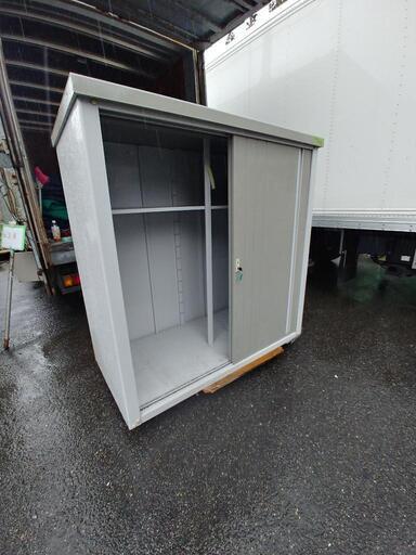 物置　鍵付き　程度良いです、
