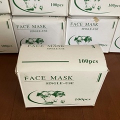 マスク100枚入り2箱で300円　1箱100円で追加可可