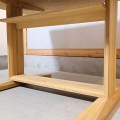 karimoku(カリモク家具)のオーク材を使用したDU4760 食堂テーブルです。収納に便利なラック付きのシンプルなデザインのダイニングテーブルは北欧スタイルなどにおススメです！