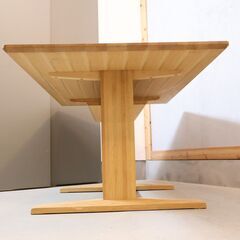 karimoku(カリモク家具)のオーク材を使用したDU4760 食堂テーブルです。収納に便利なラック付きのシンプルなデザインのダイニングテーブルは北欧スタイルなどにおススメです！