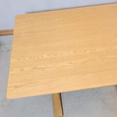 karimoku(カリモク家具)のオーク材を使用したDU4760 食堂テーブルです。収納に便利なラック付きのシンプルなデザインのダイニングテーブルは北欧スタイルなどにおススメです！