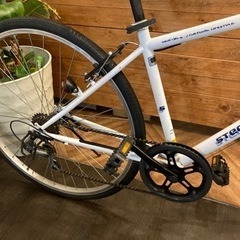 【値下げ！チェーン新品！】6段変速　LEDオートライト　27インチクロスバイク　ホワイト