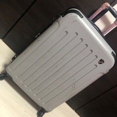 【お譲り予定者決定】キャリーバッグ　スーツケース　Mサイズ　中古...