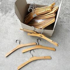 【決まりました】木製ハンガー30本　無料　ウォークインクローゼッ...