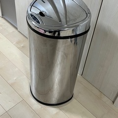 アイリスオーヤマ　自動開閉ゴミ箱　68ℓ