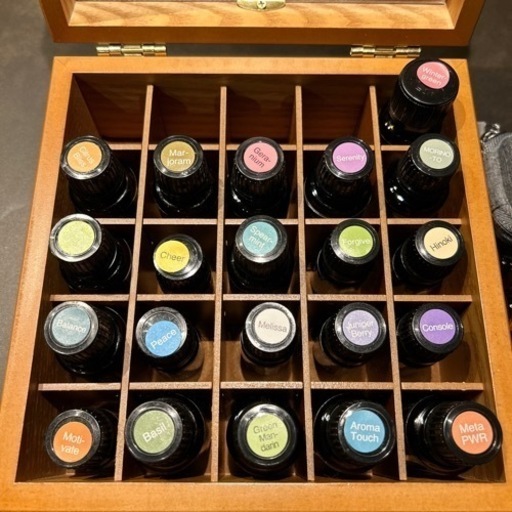 doTERRA アロマオイル25本 木箱 まとめ売り