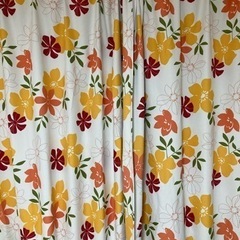 ニトリ　花柄カーテン　2枚