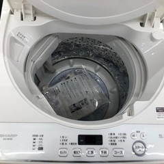 SHARPの全自動洗濯機です。