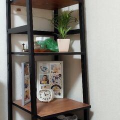 本棚または家の装飾スタンド