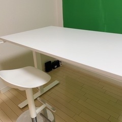 【中古美品】IKEA TROTTEN昇降式ゲーミング・PCデスク