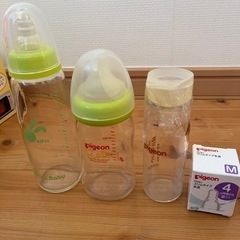 哺乳瓶　3本と4ヶ月からの乳首