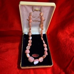 宝飾品　天然貝のピンクネックレス　歪型