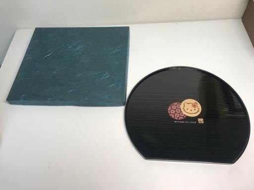 O2402-146 サンリオ はろうきてぃ 半月盆 22×19.5cm 中古美品