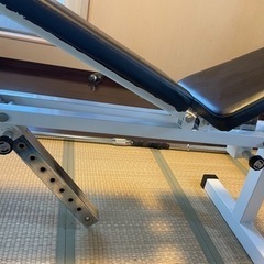 トレーニングベンチ、バーベルラック、ダンベル