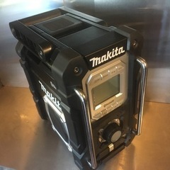 値下げ！ マキタ■ makita 7.2V～18V対応充電式ラジオ MR103 ■ブラックカラー 送料3割負担！ 新品マキタ7.2V⁄10.8V⁄14.4V⁄18V 充電式ラジオMR108(黒）