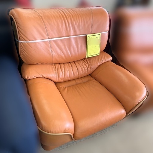 J3358 【値下しました！】人気シリーズ 良品 karimoku カリモク Chitano チターノ 1人掛けレザーソファ 本革ソファ レトロ調カラー 回転式レザーソファ 回転式レザーチェア クリーニング済み
