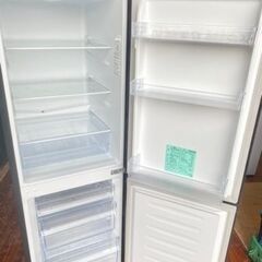 福岡市内配送無料　2022年式　ハイセンス 冷蔵庫 幅49cm 175L ブラック HR-D1701B 2ドア 右開き 大容量冷蔵室122L スリム