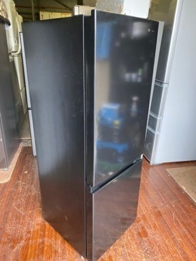 福岡市内配送無料　2022年式　ハイセンス 冷蔵庫 幅49cm 175L ブラック HR-D1701B 2ドア 右開き 大容量冷蔵室122L スリム