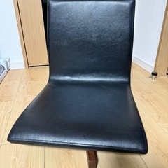 ロタンテ　フロアチェア　座椅子　ブラック