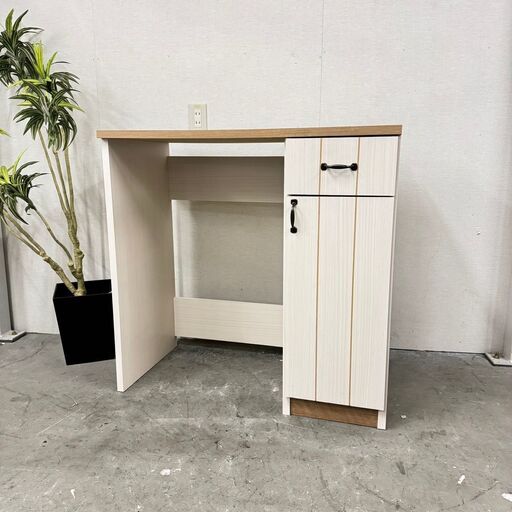 16046   キッチンカウンター　　ゴミ箱収納　机   ◆大阪市内・東大阪市他 5,000円以上ご購入で無料配達いたします！◆ ※京都・高槻・枚方方面◆神戸・西宮・尼崎方面◆奈良方面、大阪南部方面　それぞれ条件付き無料配送あり！