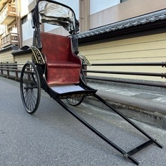 お店のインテリアに人力車