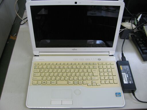 fujitsu lifebook ah53/j　ノートパソコンSSDに交換済み